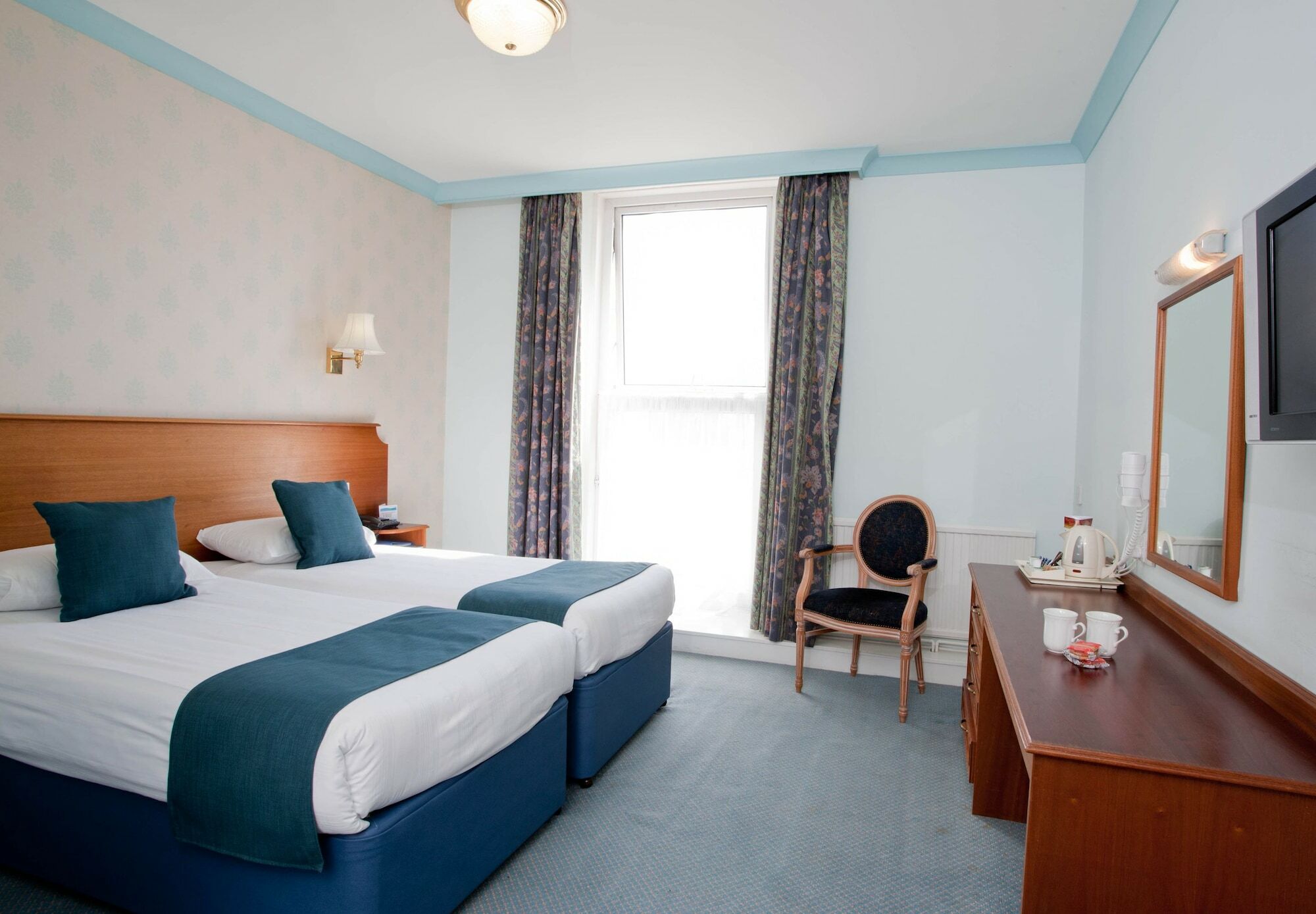 Tlh Victoria Hotel - Tlh Leisure, Entertainment And Spa Resort Torquay Bagian luar foto